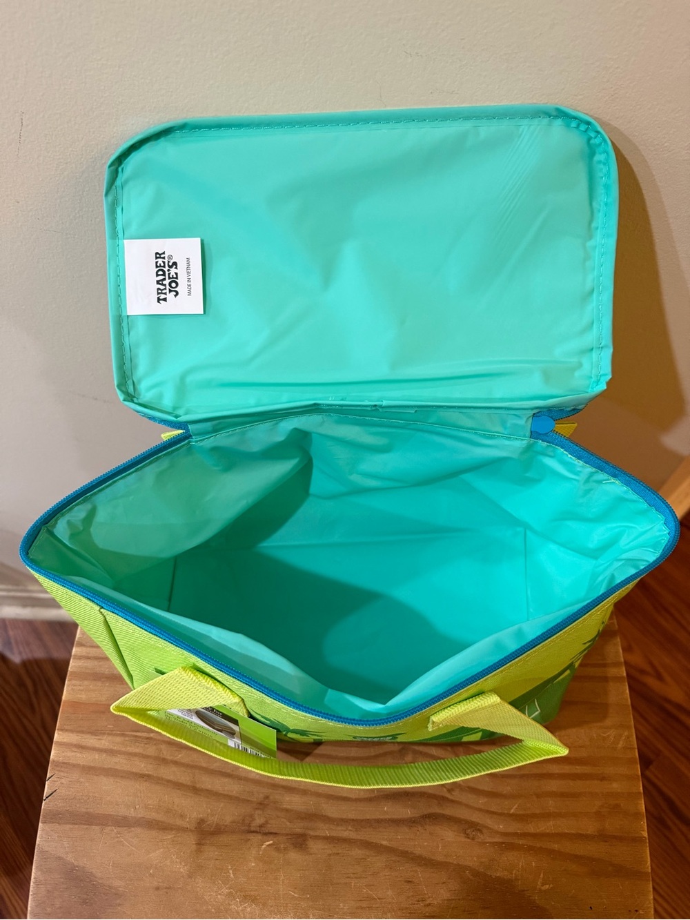 NWT Trader Joe’s Mini Insulated Bag - Cooler Lunch Box Toiletry Bag - Picture 3 of 7